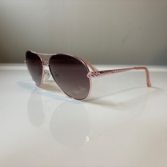 Guess women’s sunglasses - Picture 2 of 3